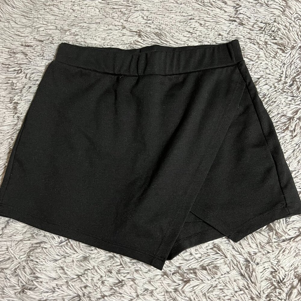 S black skort